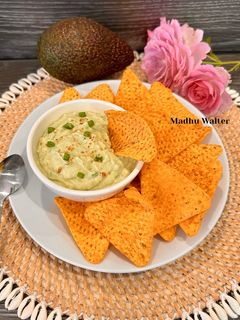 एवोकाडो डिप (Avocado Dip) रेसिपी मुख्य फोटो
