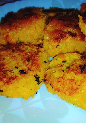 Una foto de Croquetas de zanahoria, zucchini y cebolla vegana 😋✨