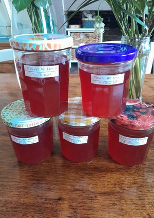 Une photo de Gelée de queues de fraises