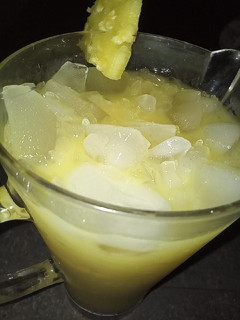 A picture of Fresh pineapple juice.