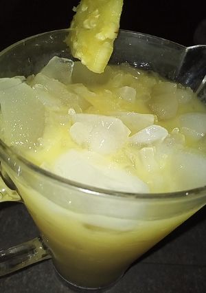 A picture of Fresh pineapple juice.