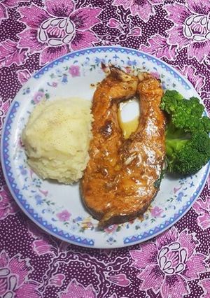 Foto resep Steak salmon dengan mashed potato dan broccoli