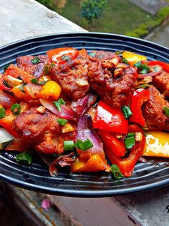 ফ্রায়েড চিকেন উইথ বেলপেপারস(fried bell peppers with chicken recipe in Bengali) রেসিপির প্রধান ছবি