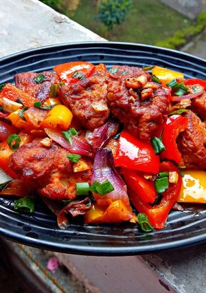 ফ্রায়েড চিকেন উইথ বেলপেপারস(fried bell peppers with chicken recipe in Bengali) রেসিপির প্রধান ছবি