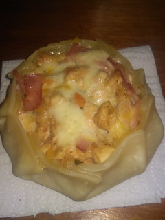 Una foto de Canastitas de pollo, jamón y queso
