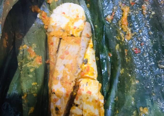 Cara Gampang Membuat Pepes Tongkol Pedas Khas Malang, Enak Banget