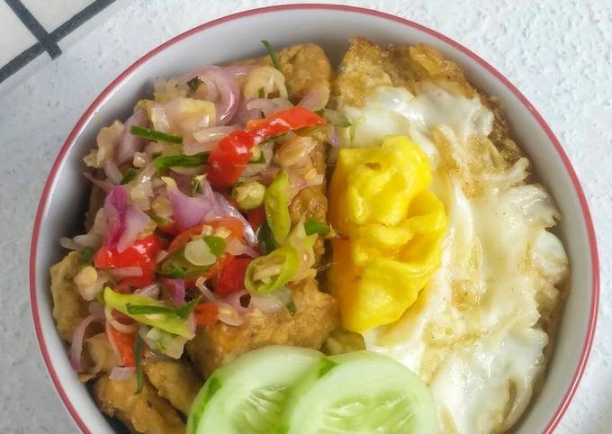 Tempe goreng sambal matah (rice bowl ekonomis)