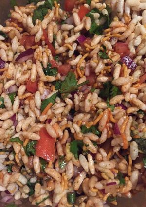 A picture of Bhel puri.