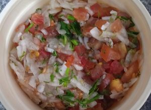 Una foto de Picado de Cebolla, Tomate🍅 y Cilantro