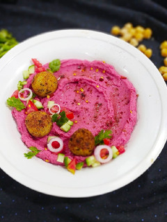 નોન ફ્રાય ફલાફલ સાથે બીટ હમસ (Non Fried Falafel Beetroot Hummus Recipe In Gujarati) રેસીપી મુખ્ય ફોટો