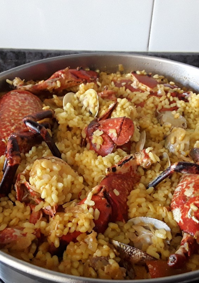 Una foto de Bogavante del Cantábrico con arroz