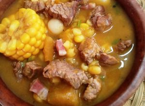 Una foto de Huaschalocro (locro salteño)