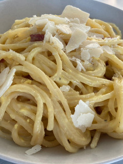 Una foto de Spaghetti a la carbonara tradicional