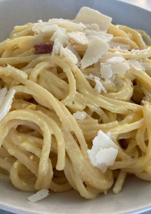 Una foto de Spaghetti a la carbonara tradicional