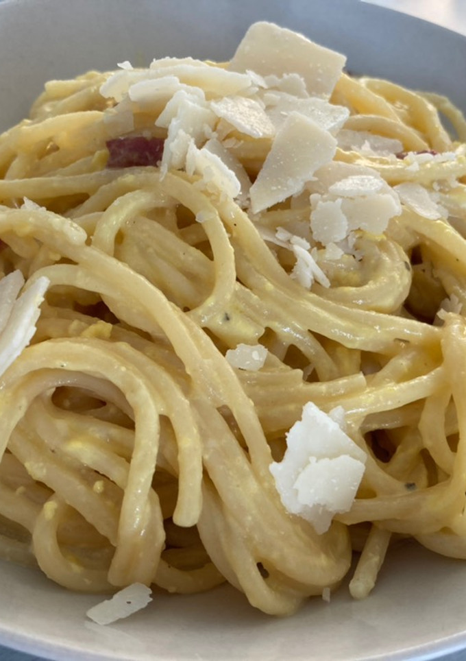 Una foto de Spaghetti a la carbonara tradicional