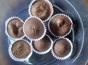 Una foto de cupcake de chocolate y cocoa