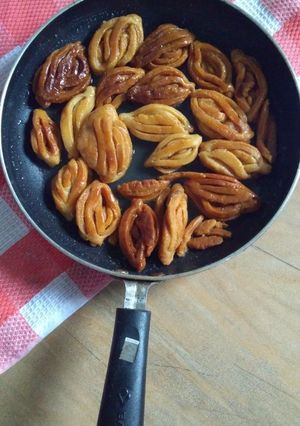 খাস্তা খাজা(khasta khaja recipe in Bengali) রেসিপির প্রধান ছবি