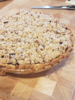 Una foto de Pay de manzanas y arándanos (blueberries)
