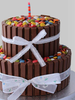 Una foto de Pastel Kit Kat de dos pisos (sabor menta-chocolate)