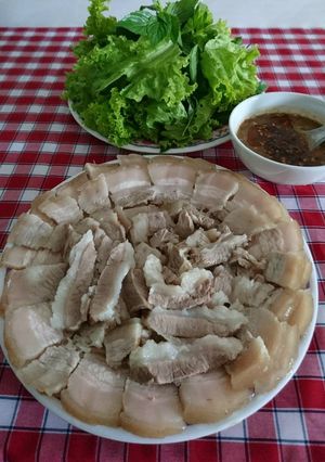 Hình của món Thịt luộc chấm mắm nêm.