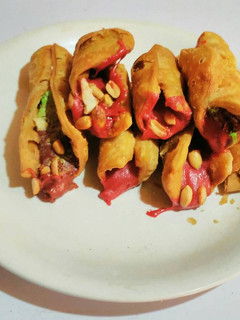 A picture of Canolis.