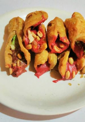 A picture of Canolis.