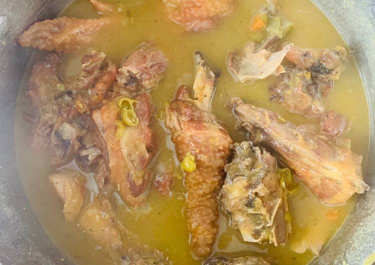 Pollo corral en salsa