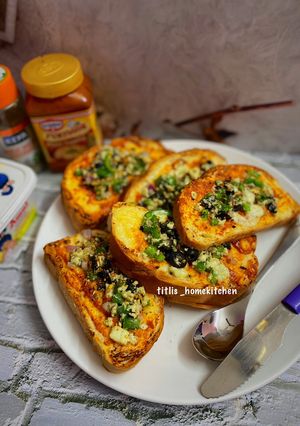 A picture of Pizza Toast in 10 minutes.