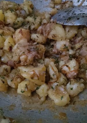 प्याज़ के आलू (pyaz ke aloo recipe in Hindi) रेसिपी मुख्य फोटो