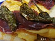 Una foto de pimiento de padrón