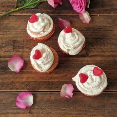 A picture of Vanilla Cheese Cupcakes.