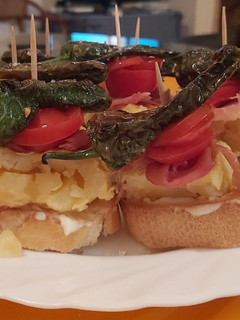 Una foto de Pintxo de tortilla al padrón