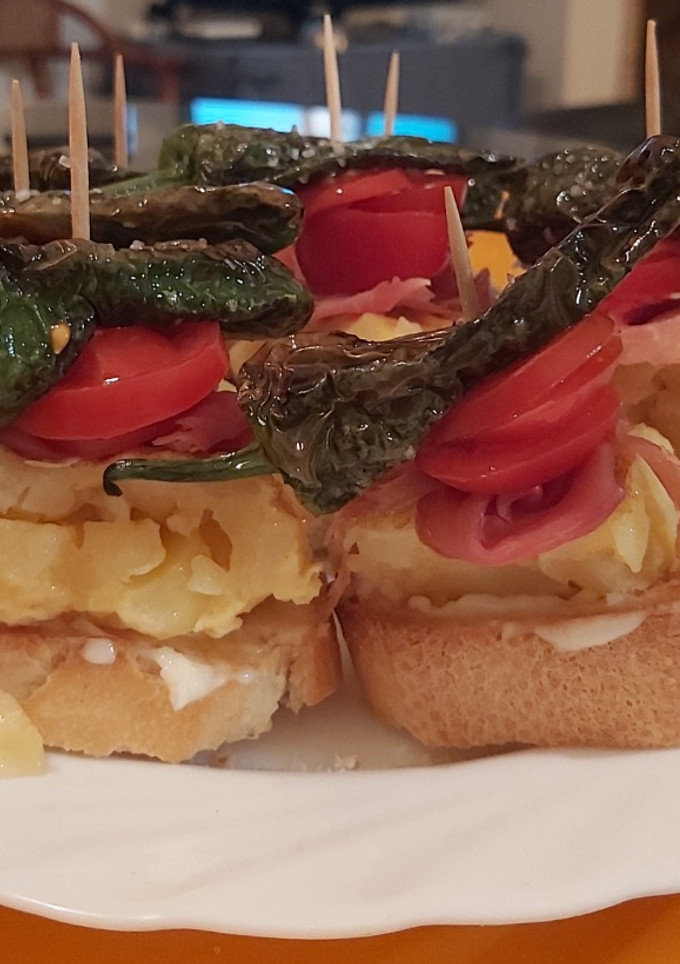 Una foto de Pintxo de tortilla al padrón