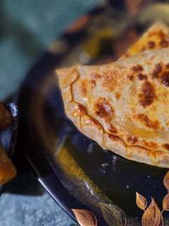 गुड़ का पराठा / सिंधी बिट्टो लोलो(gud ka paratha Sindhi Bitto Lolo recipe in hindi) रेसिपी मुख्य फोटो