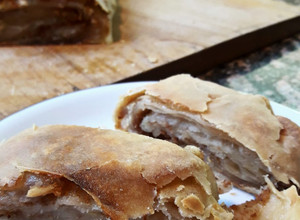 Una foto de Strudel de manzanas - Apfel Strudel