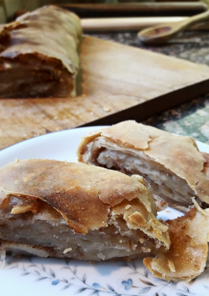 Una foto de Strudel de manzanas - Apfel Strudel