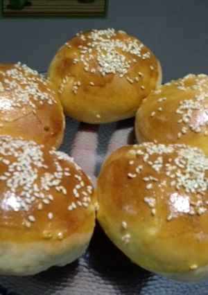 Una foto de Pan de hamburguesa 🍔😍