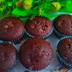 A picture of Chocolate chip muffins.