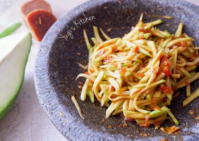 Cara Gampang Membuat Sambal Sruit Mangga Muda, Lezat Sekali