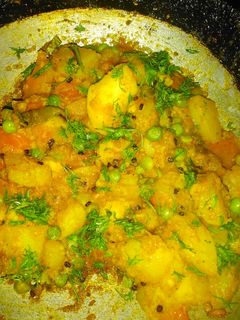 आलू मटर की सब्जी (Aloo matar ki sabzi recipe in Hindi) रेसिपी मुख्य फोटो