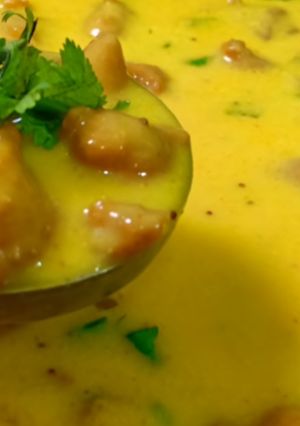 पकोड़ा कढ़ी (Pakoda kadhi recipe in Hindi) रेसिपी मुख्य फोटो