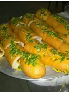 Una foto de Pan relleno al ajillo