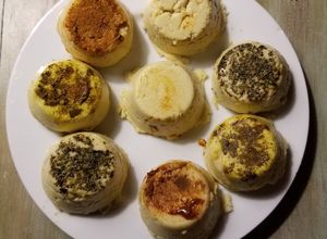 Una foto de Quesitos veganos de garbanzo