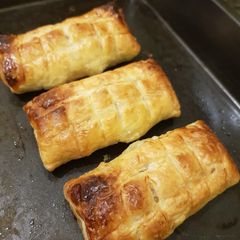 A picture of Chicken puff pastry.