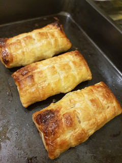 A picture of Chicken puff pastry.