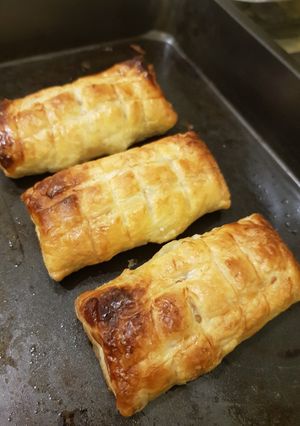 A picture of Chicken puff pastry.