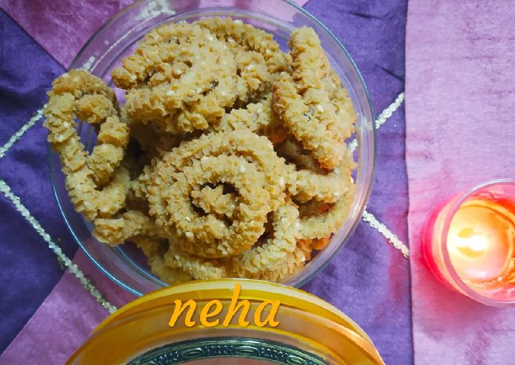 Recipe of Favorite Rice flour Chakli😋😋