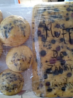 Una foto de Muffins de zanahoria y arándanos