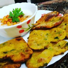 A picture of Masala aloo puris.