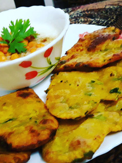 A picture of Masala aloo puris.